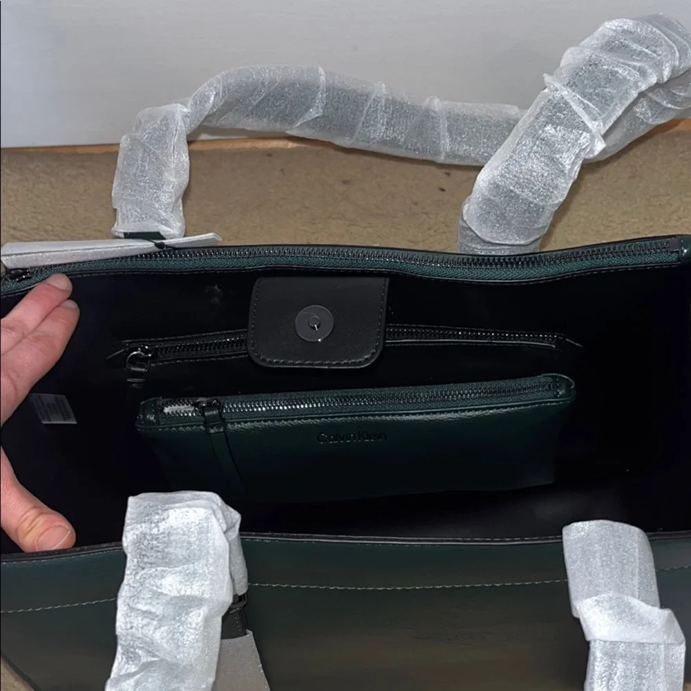 Calvin Klein Forest Green Bag - Picture 3 of 5